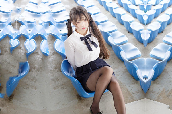 丝 袜剪开 震 动 棒插 入小 穴自 慰抽 插 出白 浆 太 羞 耻了