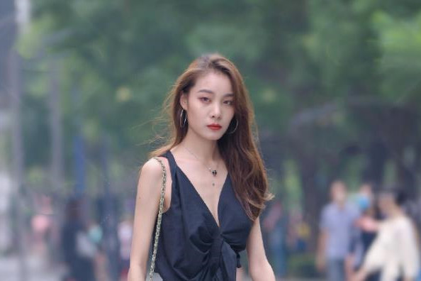 极 品 蜂 腰 美 臀 魔 鬼 身 材 浪 叫 连 连 喜 欢 后 入 啪